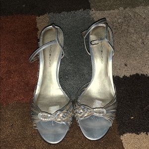 Silver heel shoes 👠